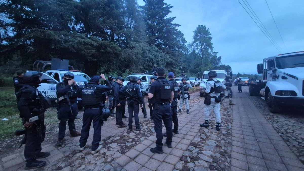 Los agresores huyeron rumbo al norte de la ciudad  hacia el cerro de la Cruz, sitio en el que se desplegó un operativo con el apoyo de elementos de seguridad federal y estatal, pero no se ha dado con los responsables.