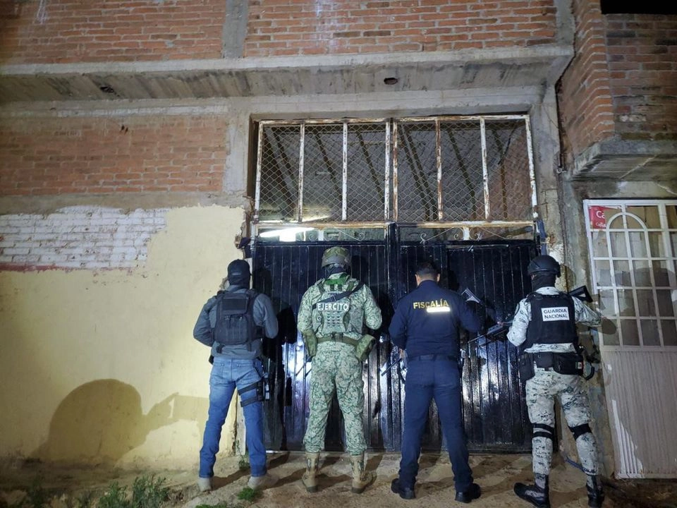 Elementos de la FGE de Michoacán s enfrentaron a presuntos integrantes del crimen organizado en Apatzingán, Michoacán, con saldo de tres pistoleros muertos. Foto 