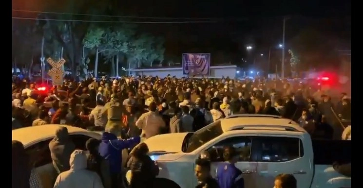 Los trabajadores denuncian que no hay autoridades suficientes que intervengan. Foto La Jornada