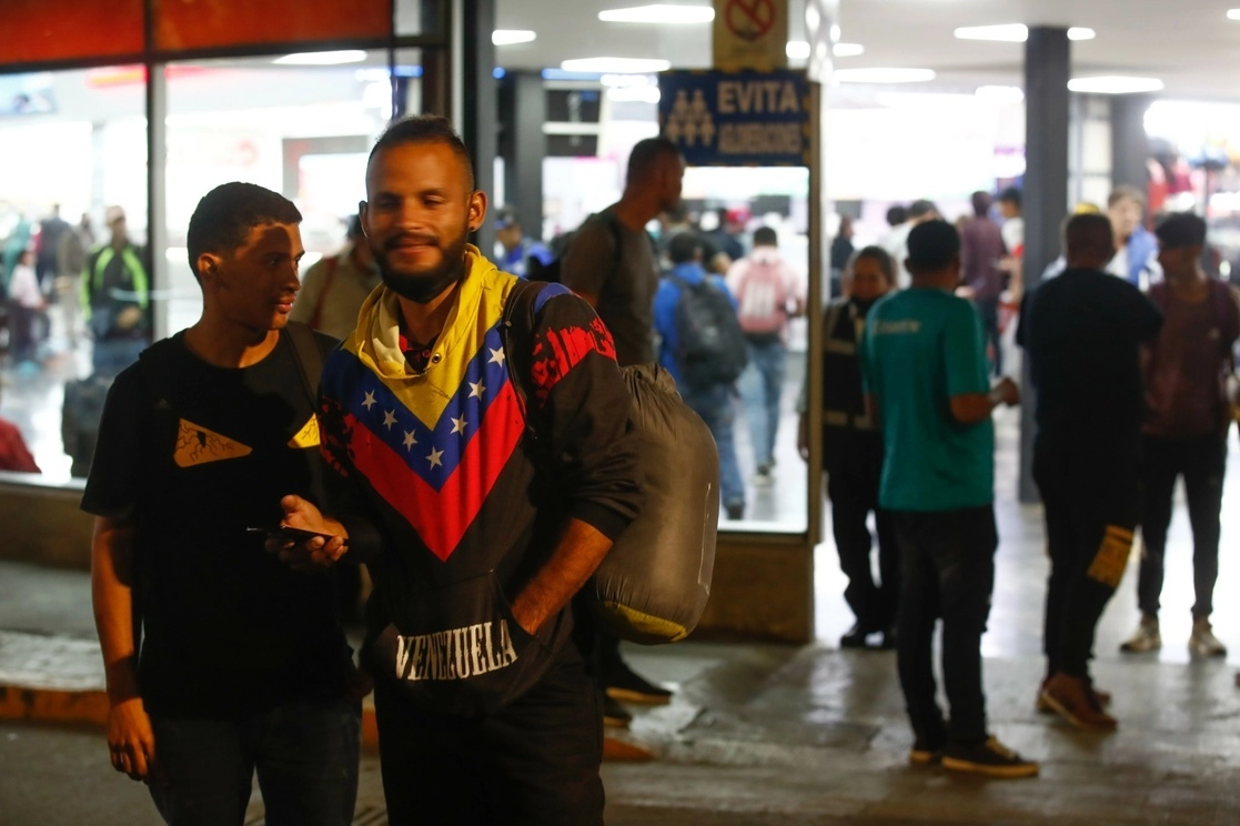 Migrantes venezolanos varados en base de camiones del norte de CDMX, el 13 de octubre del 2022. Foto Víctor Camacho
