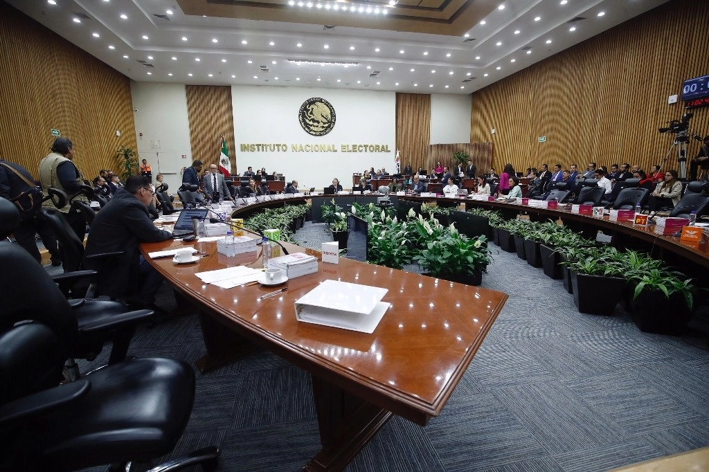 Sala de sesiones del Consejo General del INE en imagen de archivo. Foto Cristina Rodríguez