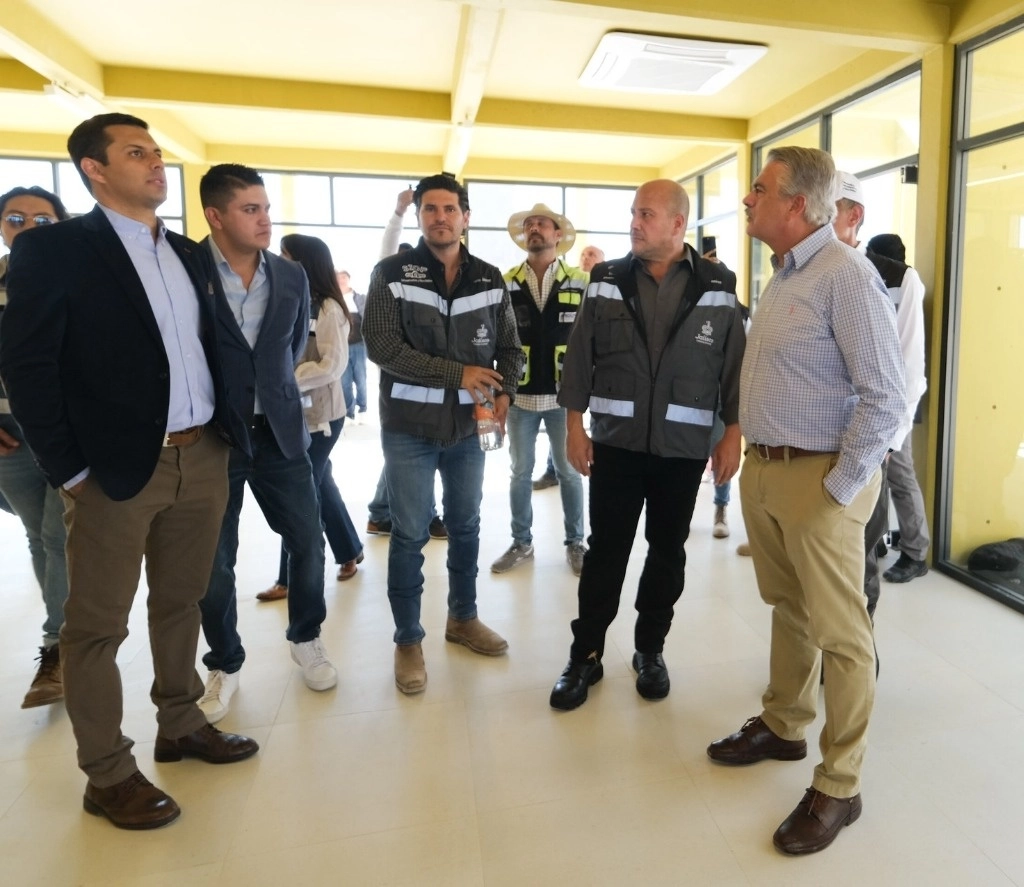 Enrique Alfaro publicó en el periódico oficial de Jalisco una lista con 15 nuevos notarios públicos a los que les entregó el fiat. Foto @GobiernoJalisco