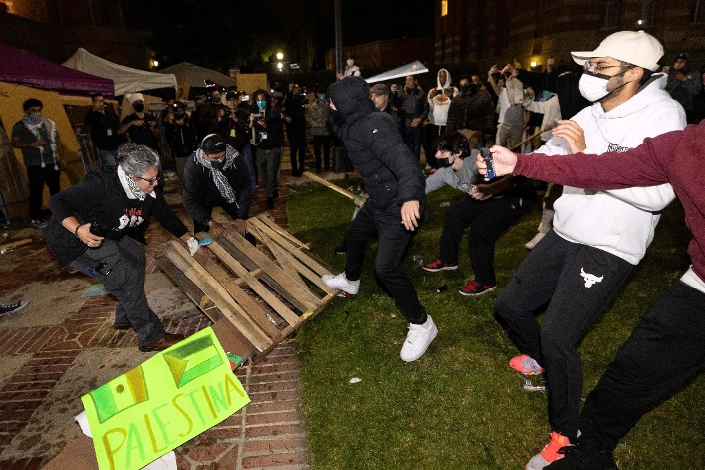 Police enter UCLA due to clashes with shovels in Gaza protests