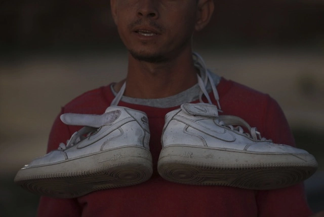 Autoridades advirtieron a migrantes venezolanos que ingresar a EU en caravana cancela la oportunidad de asilo. Foto Ap
