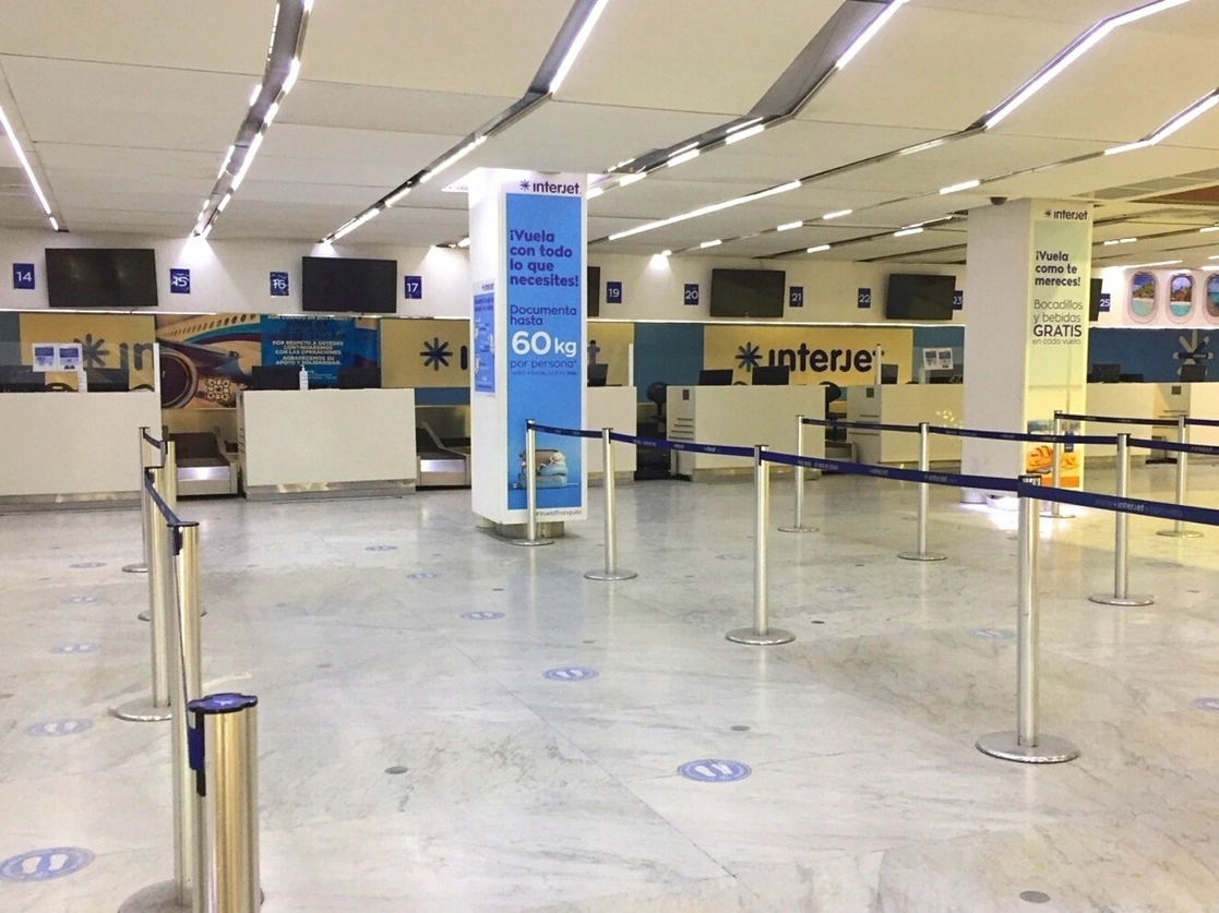 Instalaciones de la aerolínea Interjet vacías en la Terminal 1 del Aeropuerto Internacional de la Ciudad de México, el 13 de diciembre de 2020. Foto Cristina Rodríguez