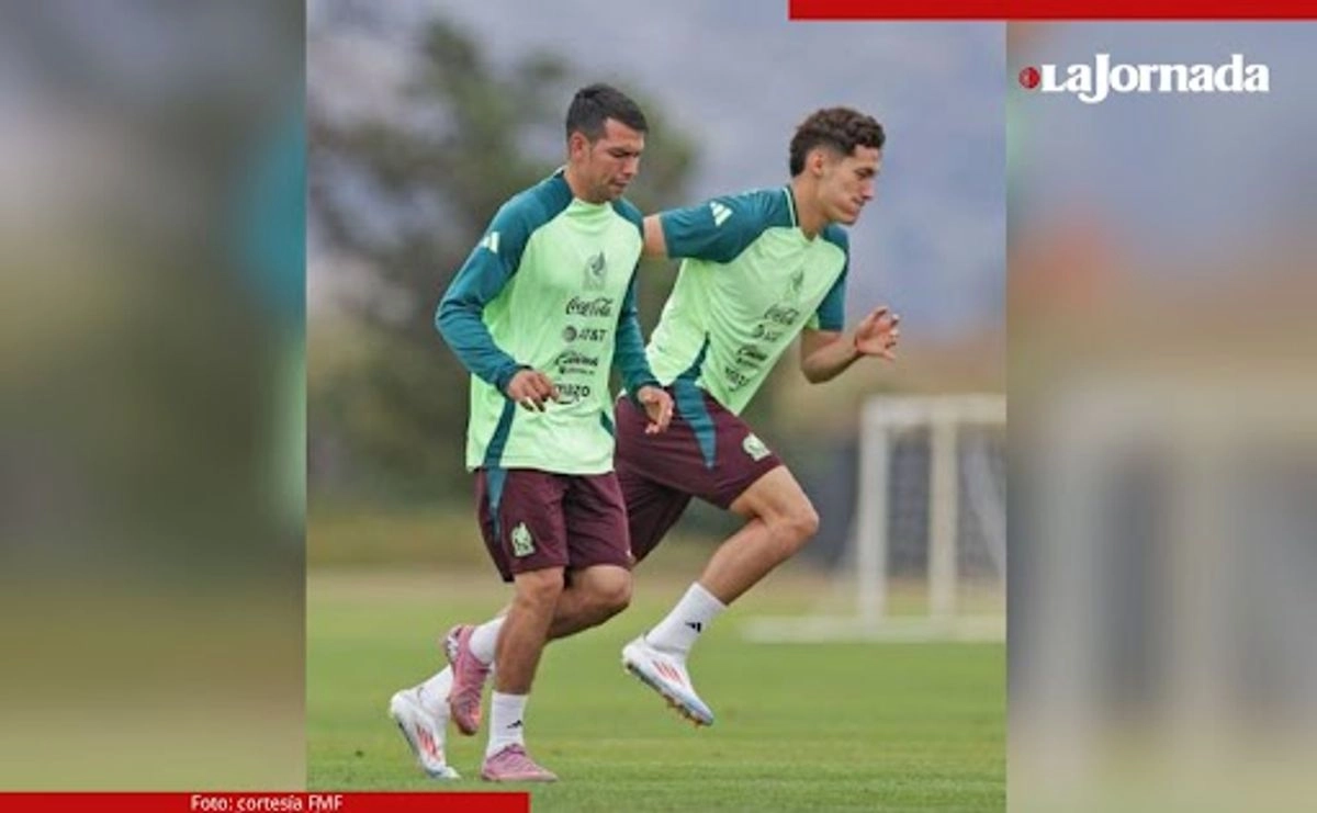  Hirving ‘Chucky’ Lozano y Jesús ‘Chiquete’ Orozco se preparan para enfrentar a los japoneses. 