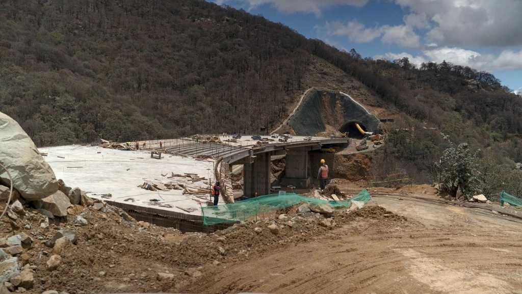 Avances de la ampliación de carriles en el tramo de Real del Monte a Huasca, la cual se concluirá el 30 de enero. Imagen de archivo tomada de https://www.gob.mx/sct