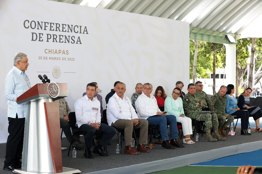 El presidente López Obrador y algunos integrantes de su gabinete estuvieron presentes durante su conferencia que este lunes ofreció desde Tuxtla Gutiérrez, Chiapas. Foto Presidencia