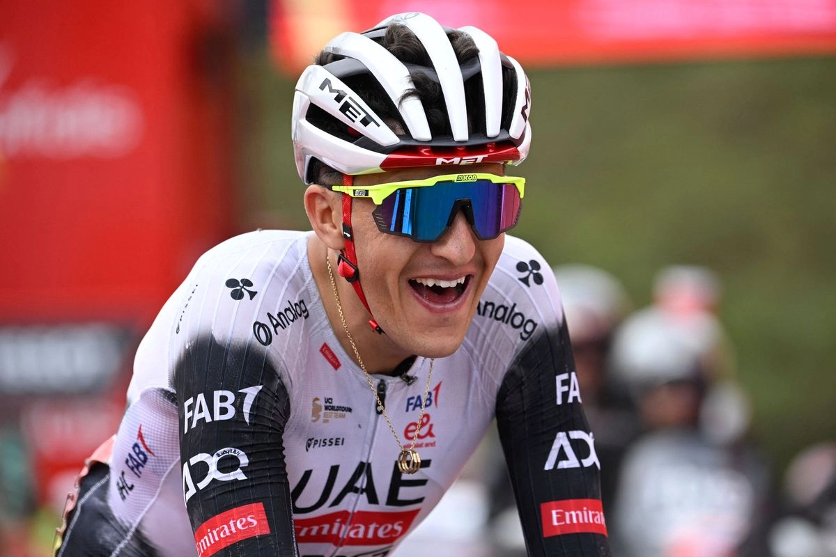 El ciclista español Marc Soler del Team UAE llegó primero a la meta tras completar los 135 kilómetros de la etapa 14 de la Vuelta a España, el 6 de septiembre de 2025. Foto