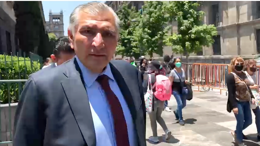 El secretario de Gobernación, Adán Augusto López, a su salida de la SCJN en la Ciudad de México, el 25 de agosto de 2022. Foto Eduardo Murillo 