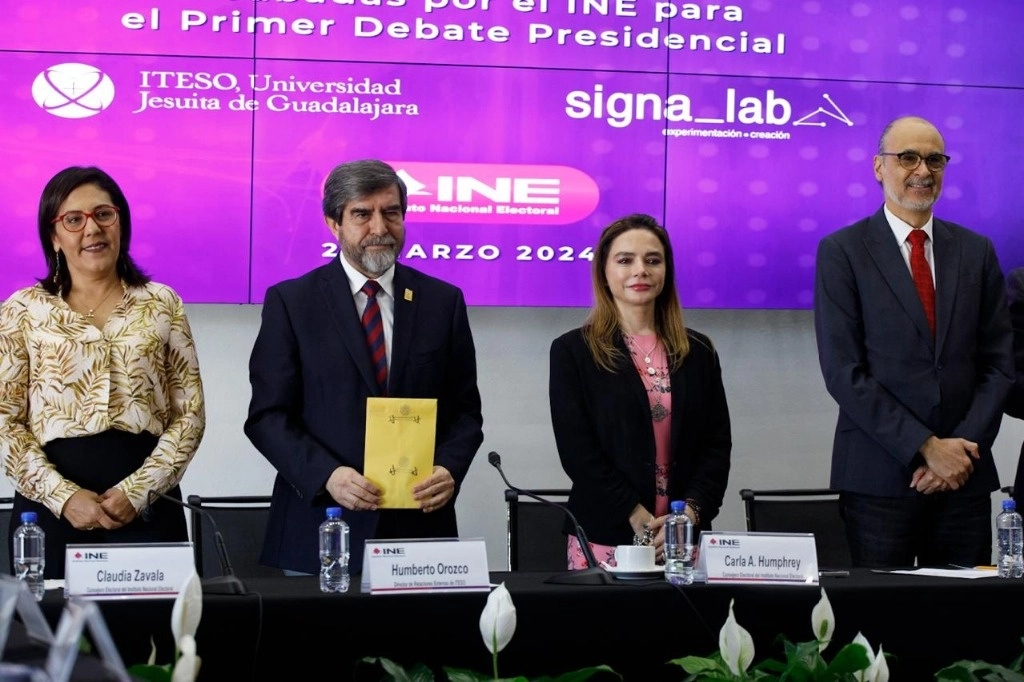 Realizan acto protocolario de entrega de preguntas ciudadanas recabadas por el INE para el Primer Debate Presidencial a Signa Lab, en las instalaciones del INE, en la Ciudad de México, el 22 de marzo de 2024. Foto Pablo Ramos