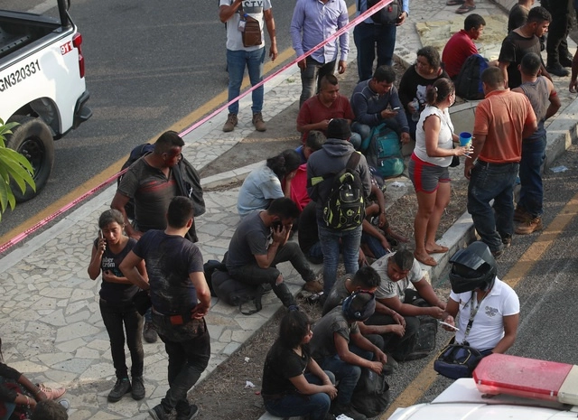 Migrantes lesionados tras el accidente en Chiapas el pasado 09 de diciembre de 2021. Foto Víctor Camacho