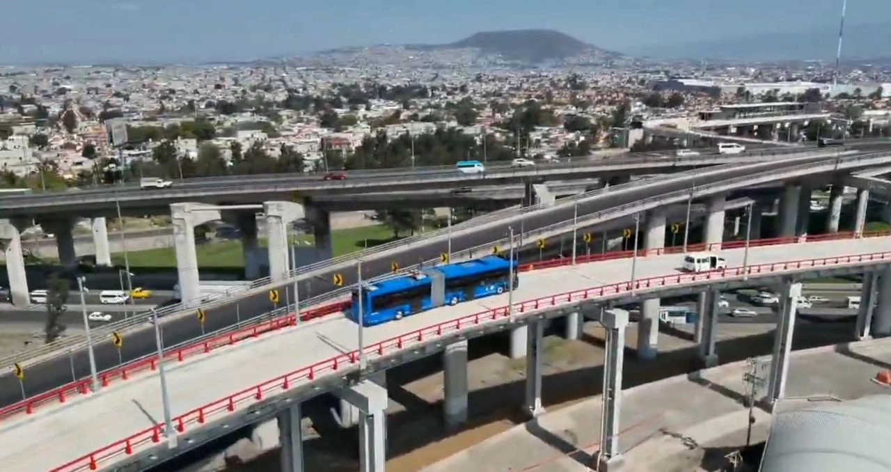 Agregó que se elaboró un plan de trabajo estratégico que permite impulsar proyectos en los que se vinculen trenes de carga y de pasajeros, y que se desarrolló la gestión del monitoreo, vigilancia y sanción de la velocidad de los vehículos. Foto