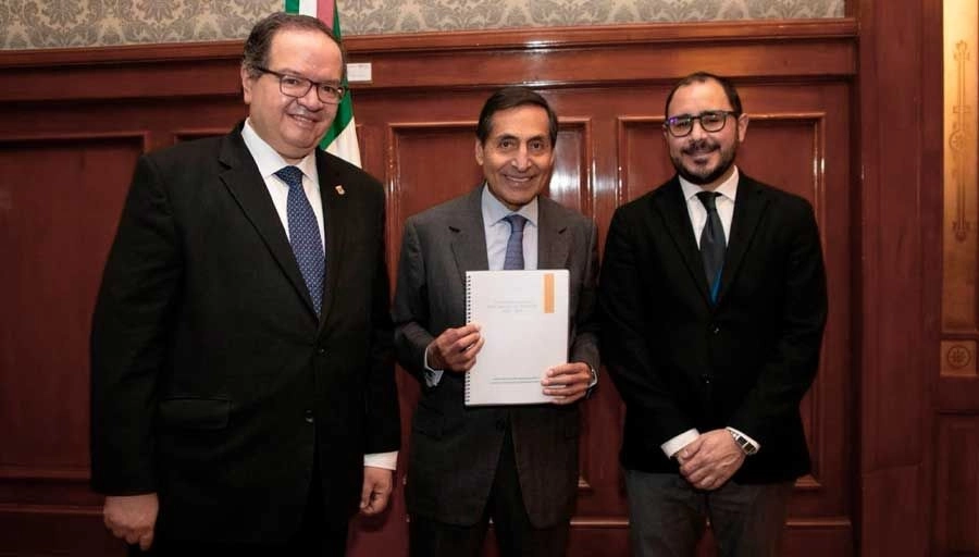El rector de la UNAM, Leonardo Lomelí; el secretario de Hacienda, Rogelio Ramírez de la O, y el titular de la Unidad de Planeación Económica, Rodrigo Mariscal Paredes. Imagen difundida por https://x.com/UNAM_MX