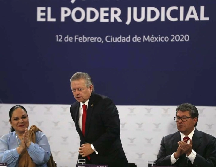 La senadora Mónica Fernández, el ministro presidente de la Suprema Corte de Justicia de la Nación, Arturo Zaldívar; y el senador Ricardo Monreal, durante el protocolo de entrega de la propuesta de Reforma Judicial en la SCJN, el 12 de febrero de 2020. Foto José Antonio López