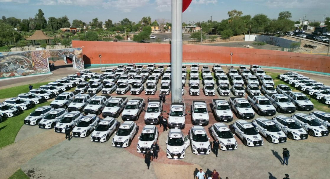 Imagen de las 105 patrullas entregadas a la Policía Municipal de Mexicali, el 2 de agosto. Foto José Manuel Yepiz/ La Jornada Baja California