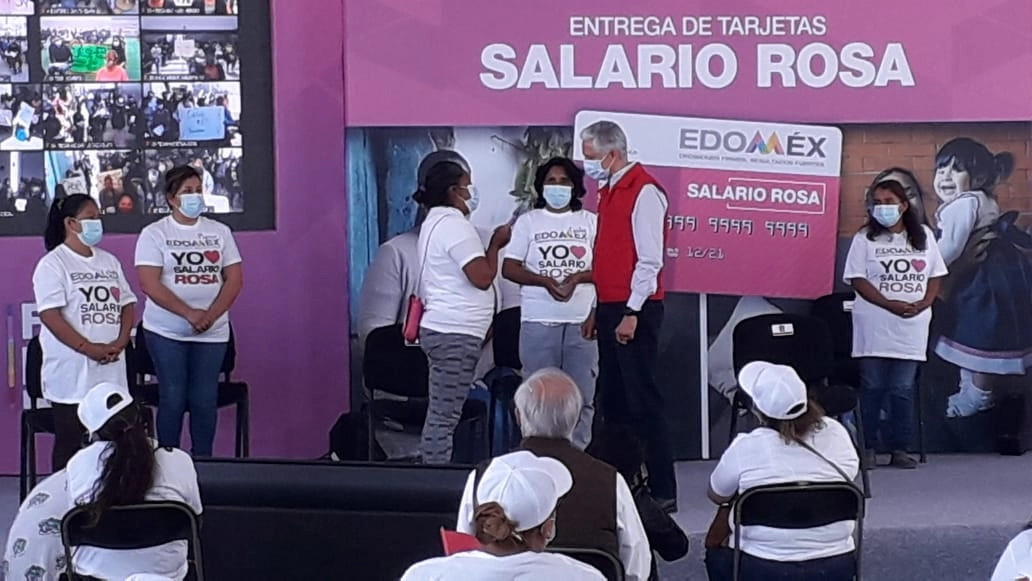 Suman 380 mil féminas beneficiadas con el programa Tarjetas Salario Rosa en más de tres años, el 15 de marzo de 2021. Foto La Jornada