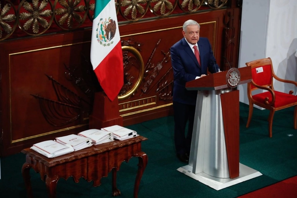 El presidente Andrés Manuel López Obrador dio a conocer el paquete de iniciativas de reformas constitucionales. Foto Cristina Rodríguez