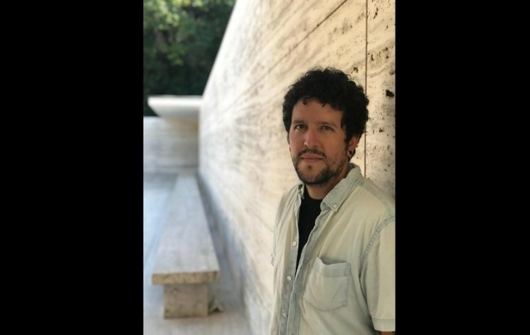 Diego Olavarría, ganador del Premio Bellas Artes de Crónica Literaria Carlos Montemayor 2020. Foto INBA