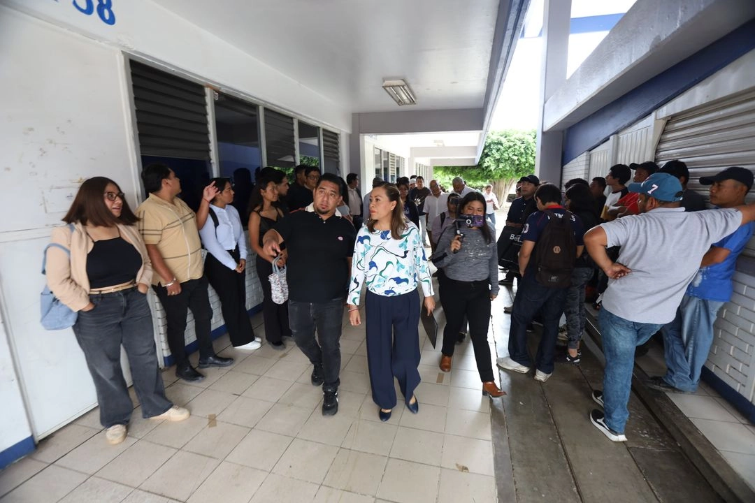 Entrega de las instalaciones educativas. Foto