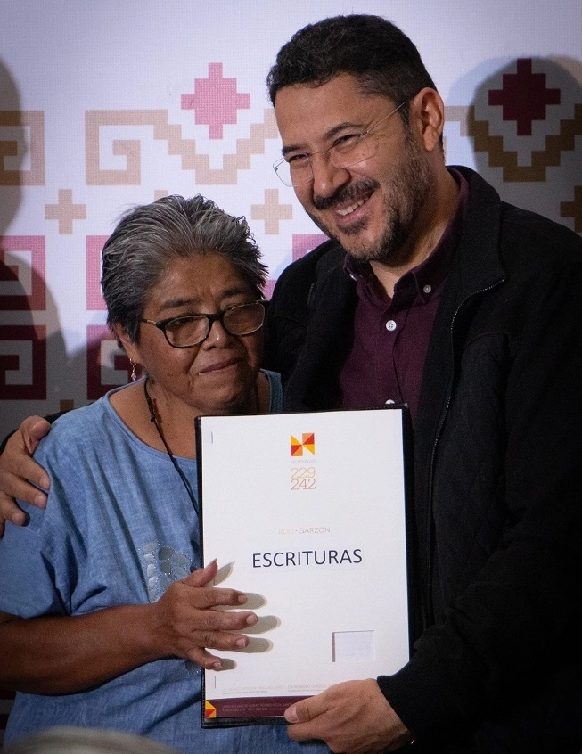 El jefe de gobierno de la Ciudad de México, Marti Batres,  celebró la entrega de la constancia de propiedad de un inmueble a la Asociación de Costureros 19 de septiembre a través de X. Foto Tomada de X @martibatres