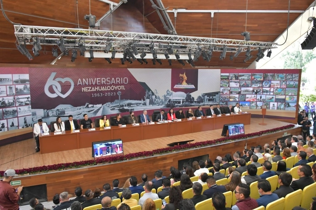 Se entregó a ocho vecinos y una institución de la localidad. Foto La Jornada