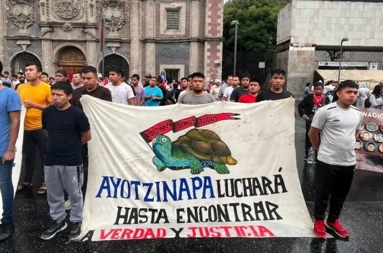 Marcha por los 43 normalistas de Ayotzinapa desaparecidos, en imagen de archivo. Foto Luis Castillo