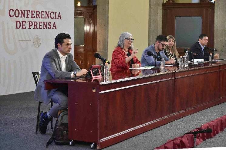 Autoridades del IMSS y de la Secretaría de Economía informaron el avance en la entrega de créditos. Foto Presidencia