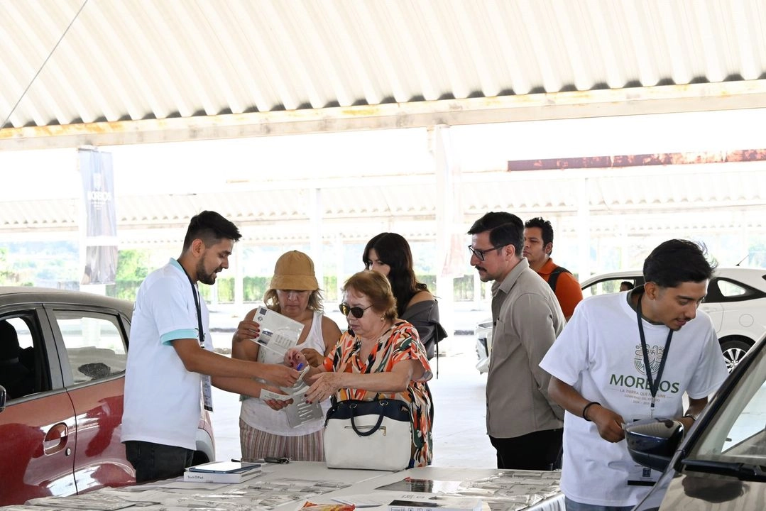 El canje de 48 mil placas pendientes por entregar en el Recinto Ferial de Acapantzingo, en Cuernavaca. Foto 
