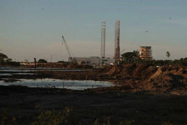 Aspecto general en las inmediaciones del puerto marítimo Dos Bocas, donde se lleva acabo trabajos para la construcción de la nueva refinería. Foto Cuartoscuro / Archivo