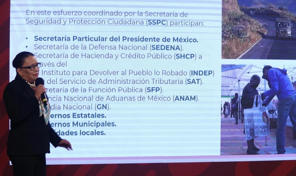 La secretaria de Seguridad y Protección Ciudadana, Rosa Icela Rodríguez, encargada del programa mediante el cual se distribuyen de manera gratuita objetos confiscados o decomisados a la delincuencia en los pueblos más pobres del país, informó que luego de atender a localidades de Guerrero y Veracruz, continuará el reparto en zonas de Oaxaca y Chiapas en este año. Foto María Luisa Severiano