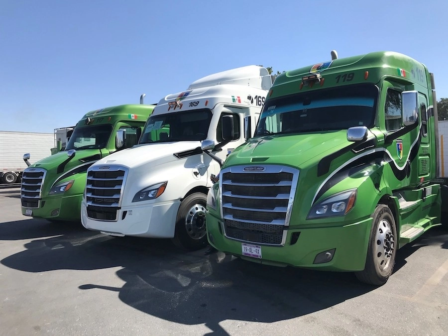 Transportes Arlequín cuenta ahora con un parque vehicular conformado en un 98% por vehículos Freightliner.
Foto. Cortesía Daimler Trucks México.
