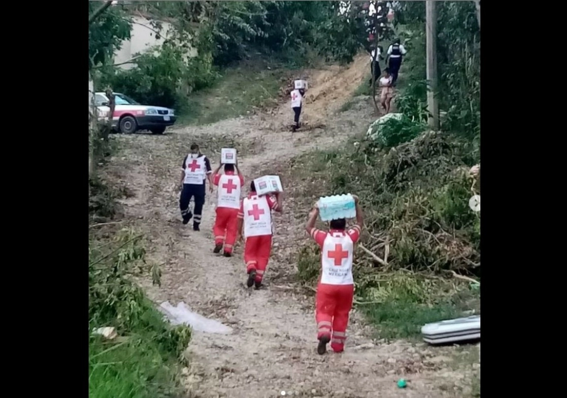 Entrega de ayuda a afectados por el huracán en Veracruz, el 30 de agosto de 2021. Imagen tomada del Instagram de @cruzroja_mx
