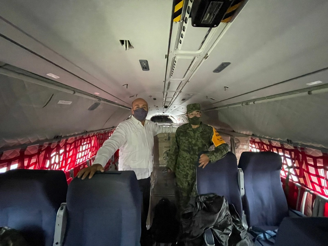 Las dosis serán distribuidas, con apoyo de la Fuerza Aérea Mexicana, a Belice, Bolivia y Paraguay. Foto tomada de la cuenta de Twitter @maximilianoreyz