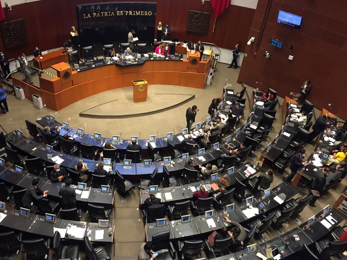 El objetivo de la reforma, que fue presentada al Congreso de la Unión y a los 32 congresos de las entidades del país, busca homologar la disponibilidad de información sobre quienes aspiran a puestos de representación. Foto Guillermo Sologuren / Archivo