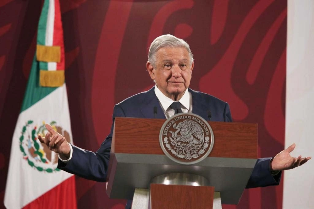 El presidente Andrés Manuel López Obrador, durante su conferencia matutina en Palacio Nacional, en la Ciudad de México, el 18 de abril de 2022. Foto María Luisa Severiano


