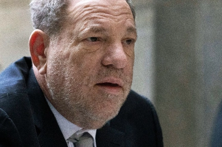 El exmagnate de Hollywood de 67 años está acusado de violar a una mujer en un cuarto de hotel en Manhattan en 2013 y de abusar sexualmente de otra en 2006. Foto Ap