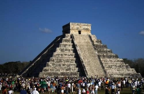 Pirámide de Kukulkán, durante el pasado Equinoccio de primavera. Foto Ap