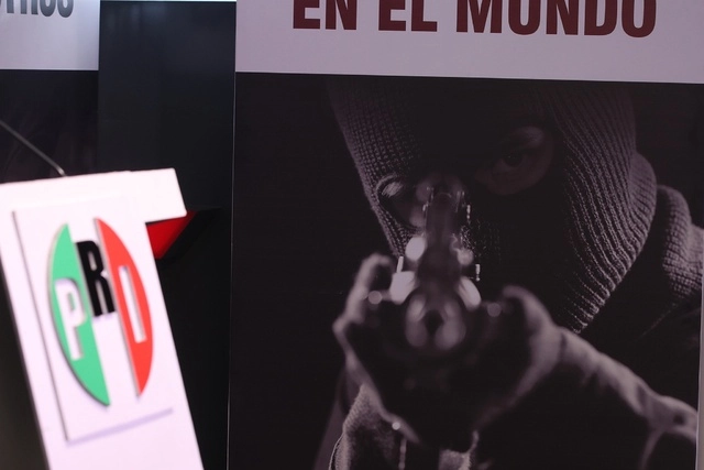 Esta semana la dirigencia nacional del PRI anunció que presentará una ley sobre portación de armas en México. Foto José Antonio López