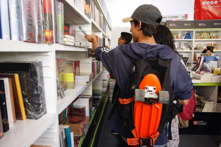 Las editoriales son uno de los rubros más afectados por la pandemia del Covid-19. Foto Roberto García Ortiz/Archivo