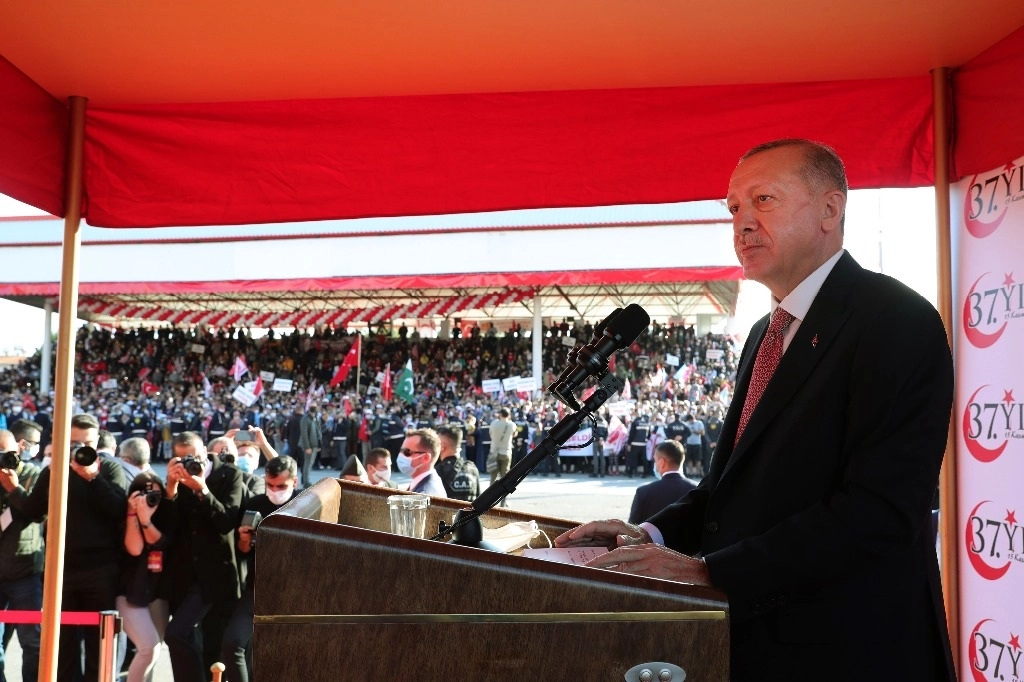 El presidente turco Recep Tayyip Erdogan, durante un discurso en la parte norte de Chipre, ocupada por Turquía. Foto Afp