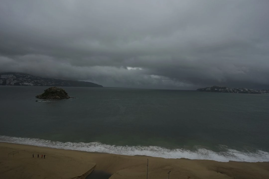 “Las afectaciones por el huracán han dejado nuestra infraestructura temporalmente inoperativa a pesar de los sistemas de respaldo”, señaló la empresa. La imagen, en Acapulco, Guerrero, el 19 de junio de 2025. Foto 