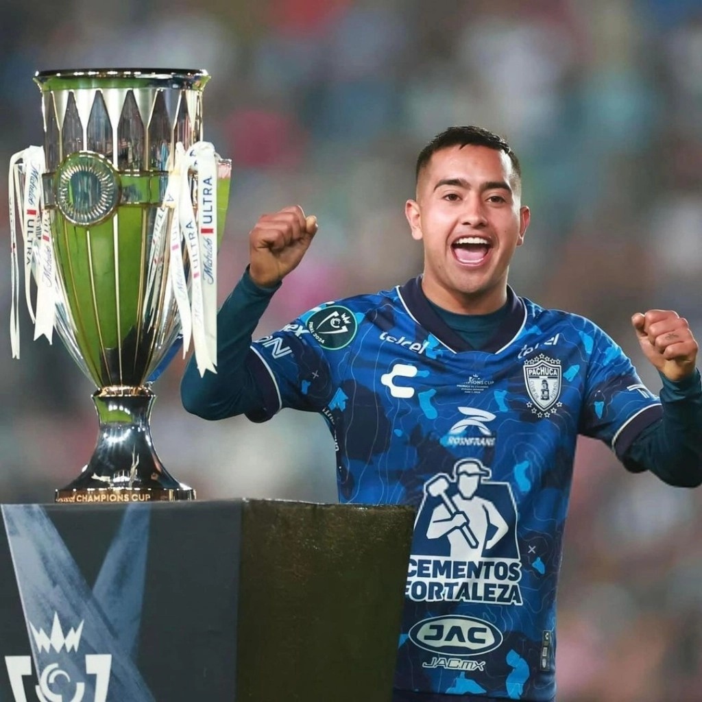 Sánchez se convirtió así en el tercer refuerzo del América para el torneo Apertura 2024, después de los fichajes de Rodolfo Cota y José Iván Rodríguez. Foto Instagram @erickso28