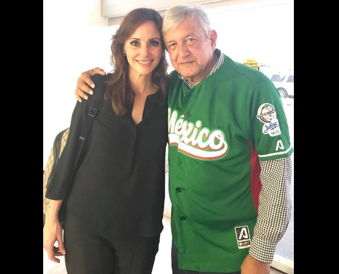 Lilly Téllez y el entonces candidato a la presidencia, Andrés Manuel López Obrador, durante campaña en 2018. Foto tomada de https://www.facebook.com/lillytellezg