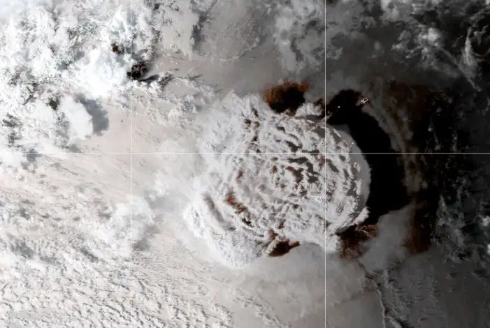 La NASA afirmó que la erupción de Tonga fue varios centenares de veces más potente que la bomba atómica estadunidense lanzada sobre la ciudad japonesa de Hiroshima. Foto NASA vía Europa Press