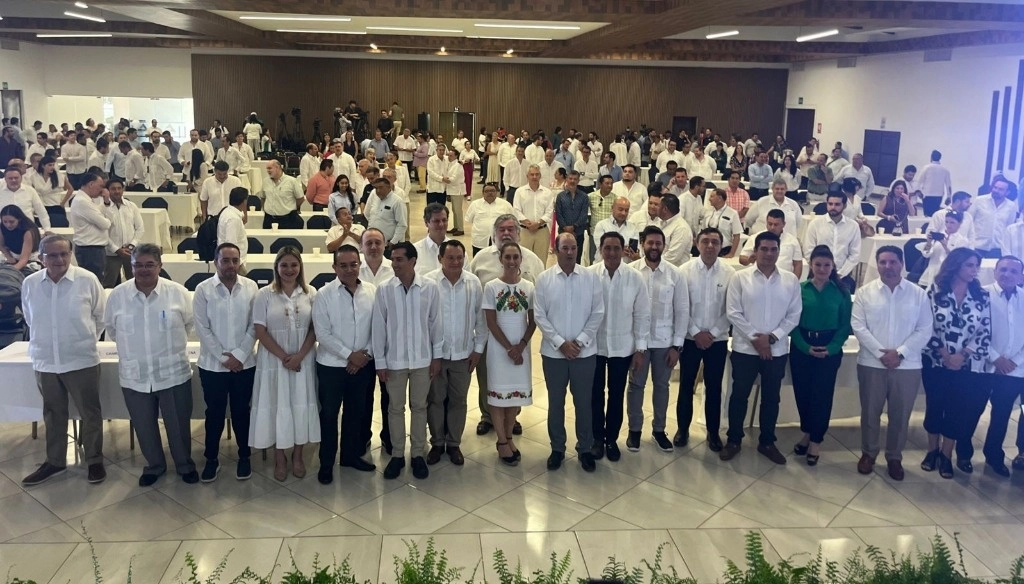 En el encuentro, en instalaciones de la Canaco en Mérida, Sheinbaum se pronunció por ordenar la inversión, para que “al mismo tiempo haya bienestar para el pueblo de México”, el 16 de abril de 2024. Foto Alma Muñoz

