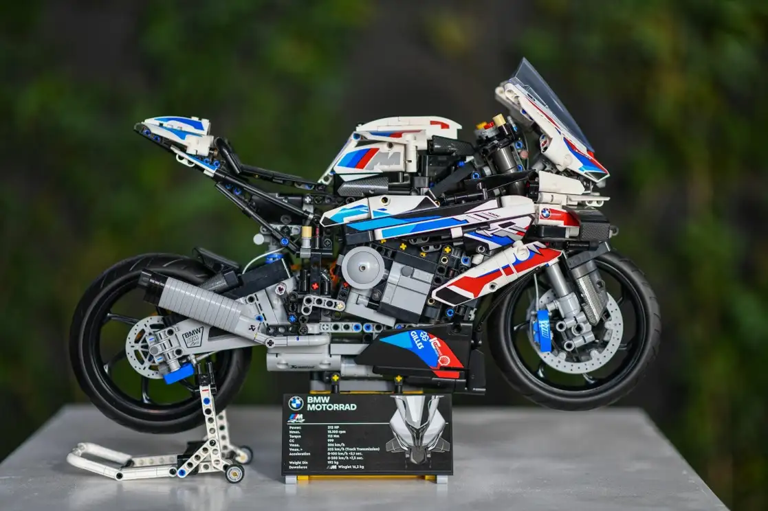 La Jornada - Es presentada en México la LEGO Technic BMW M 1000 RR