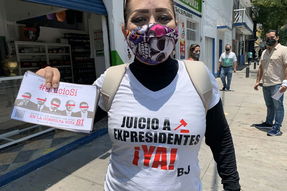 Ante la escasa información oficial, cientos de activistas culminaron ayer la promoción del ejercicio ciudadano. Foto José Antonio López