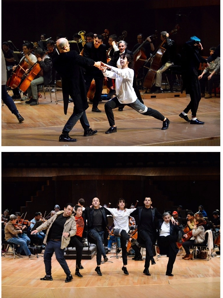 La puesta en escena está concebida como un homenaje a la película 'Ensayo de orquesta' (1979), de Federico Fellini, en la que los personajes se entremezclan. Aquí, imágenes del ensayo con la Ofunam que interpreta música de Mendelssohn. Foto Música UNAM / Paola Flores-Rodríguez