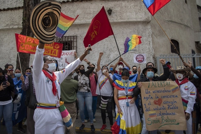 Las protestas en Colombia comenzaron la semana pasada en oposición a una reforma tributaria y han dejado más de 20 muertes. Foto Xinhua